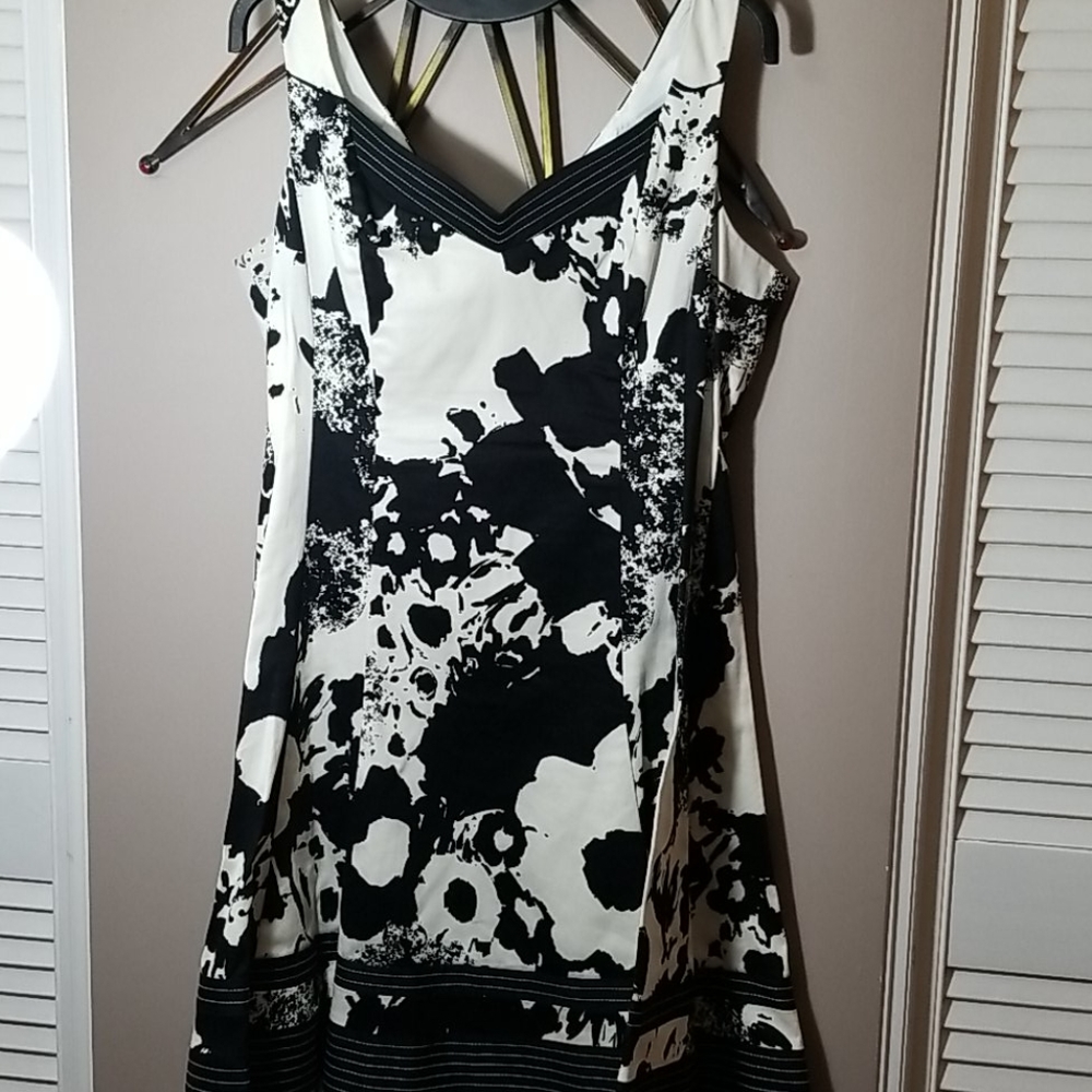 Nine West Black & Cream Dress